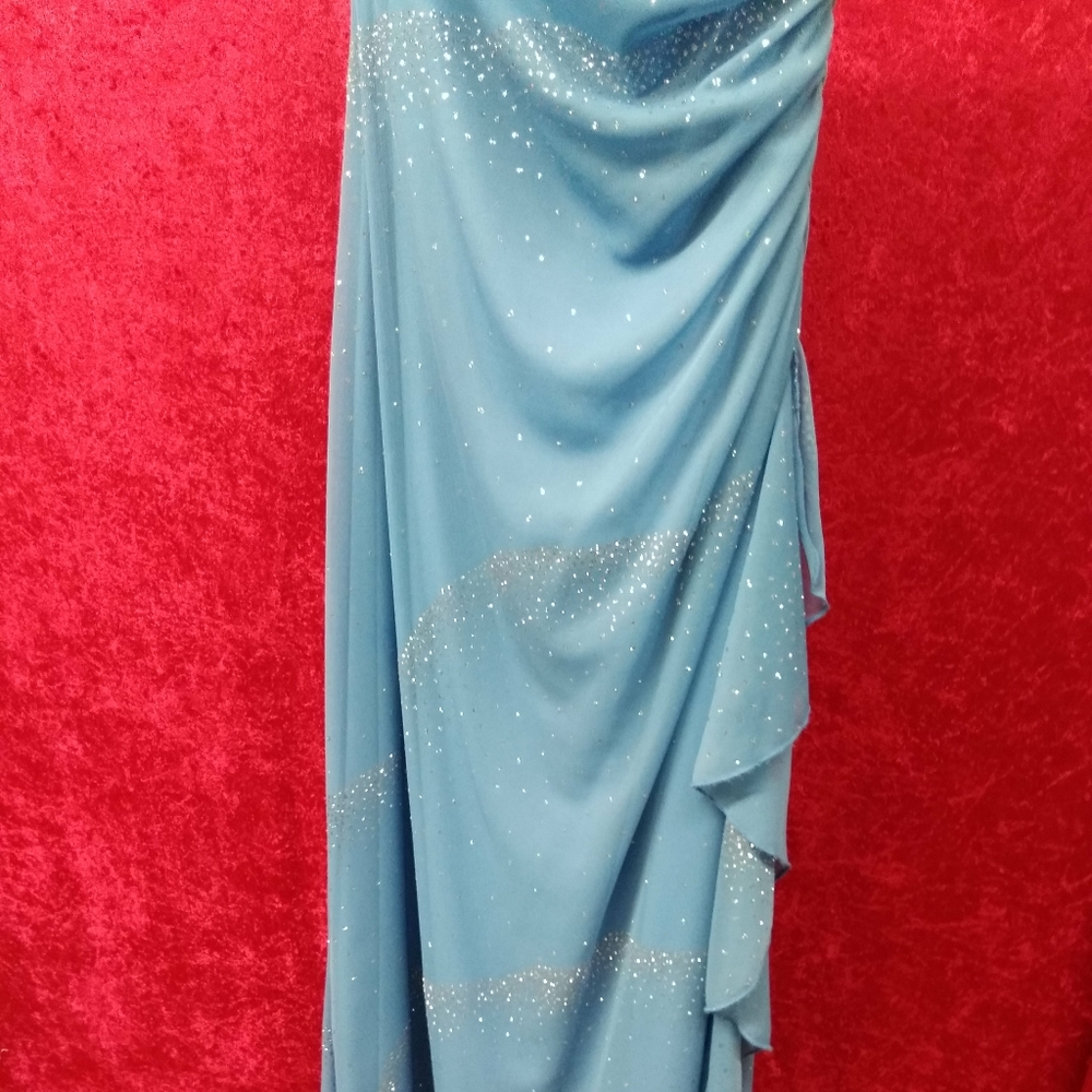 Dresses - Picture 4 of 4